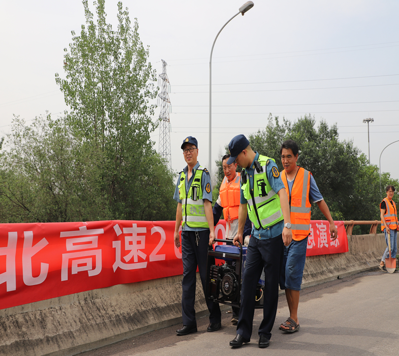 強(qiáng)化實(shí)戰(zhàn)演練，筑牢汛期安全屏障3_副本.jpg