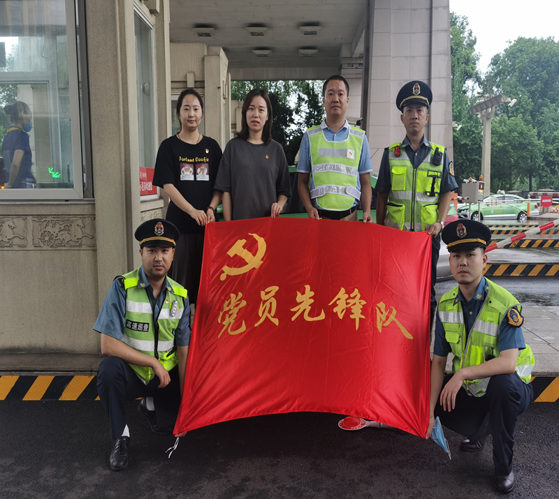 機(jī)場(chǎng)高速防汛先鋒隊(duì)_副本.jpg