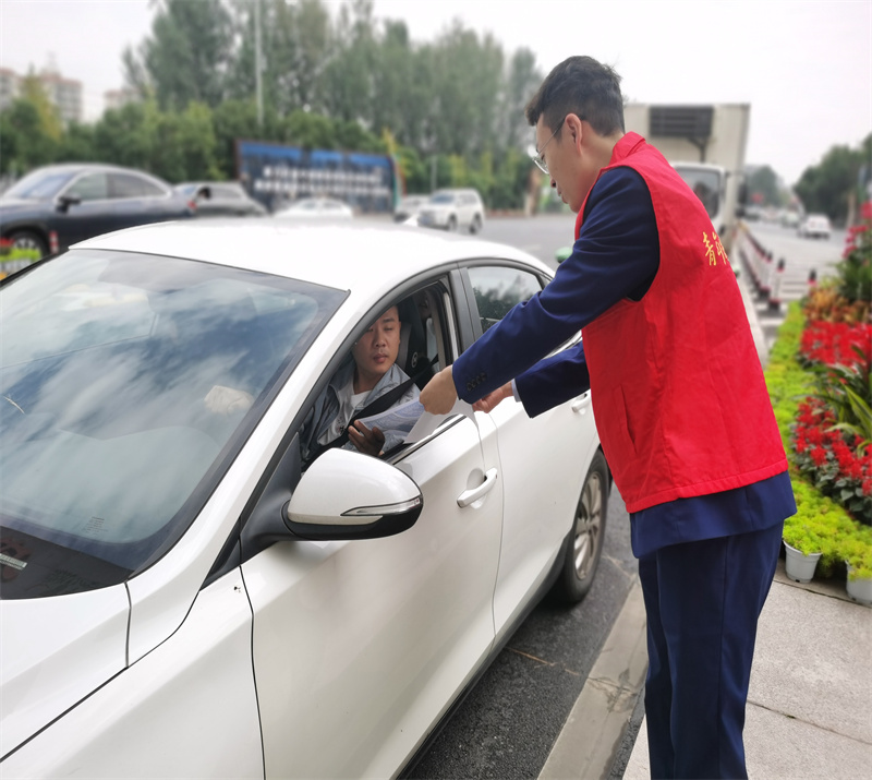 20231016黨旗紅·匠心藍(lán)——機(jī)場高速運(yùn)管中心多措并舉開展第34個國際減災(zāi)日宣傳活動 (9).jpg